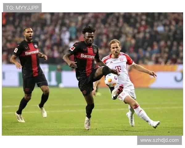 拜仁半场领先3-0勒沃库森 格纳布里与雅克松双双破门展现强势进攻